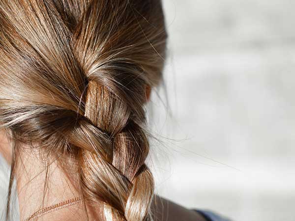 Coiffure tressée réalisée au salon